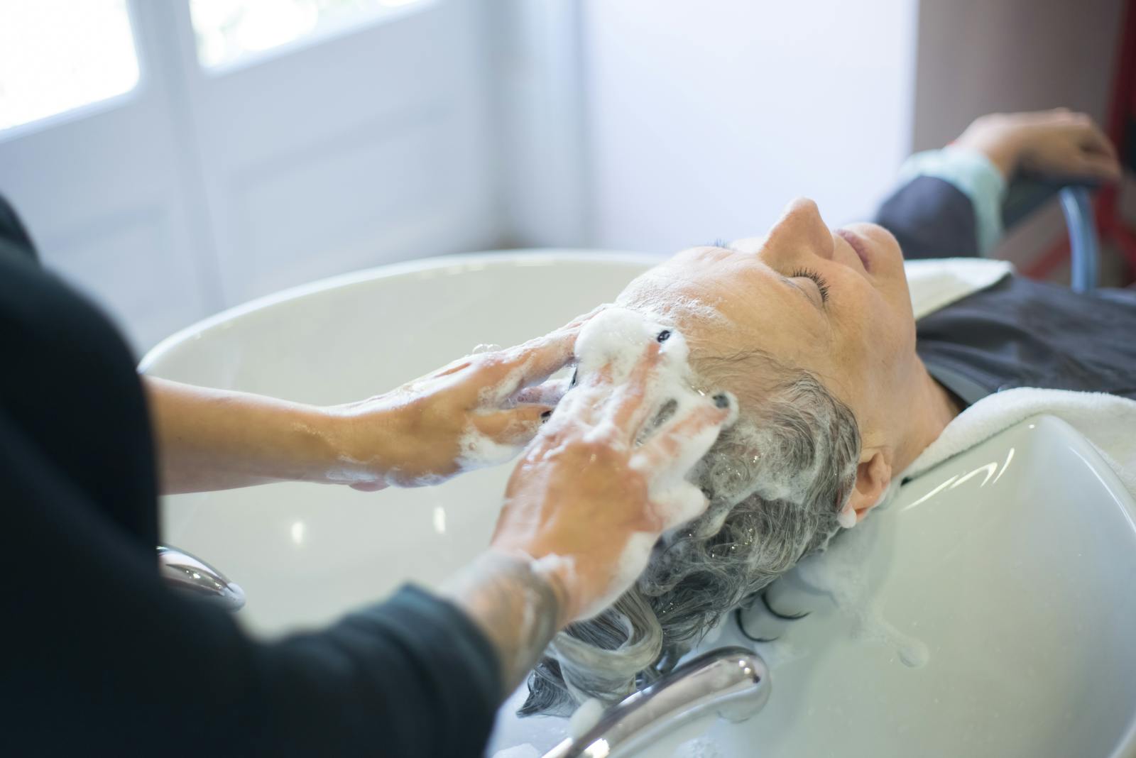 Drogen aus den Haaren entfernen